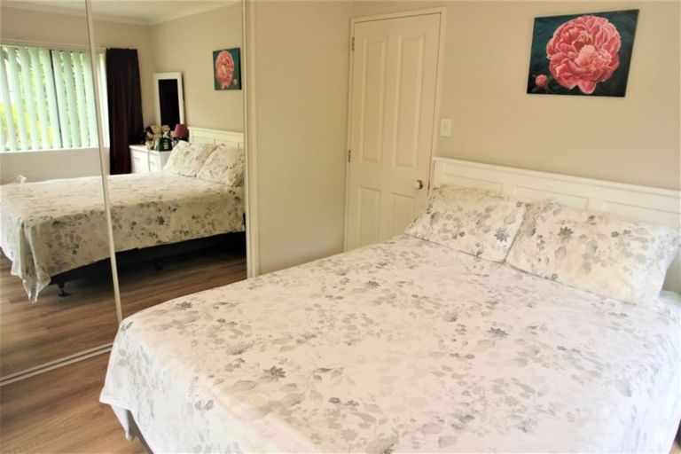 Photo of property in 2 Westvale Avenue, Ranui, Auckland, 0612