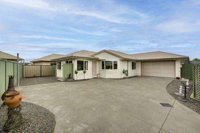 Photo of property in 5a Queens Walk, Taradale, Napier, 4112