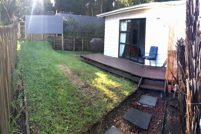 Photo of property in 29 Deverell Place, Northcross, Auckland, 0632