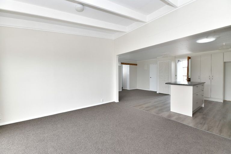 Photo of property in 1 Surf Road, Stanmore Bay, Whangaparaoa, 0932