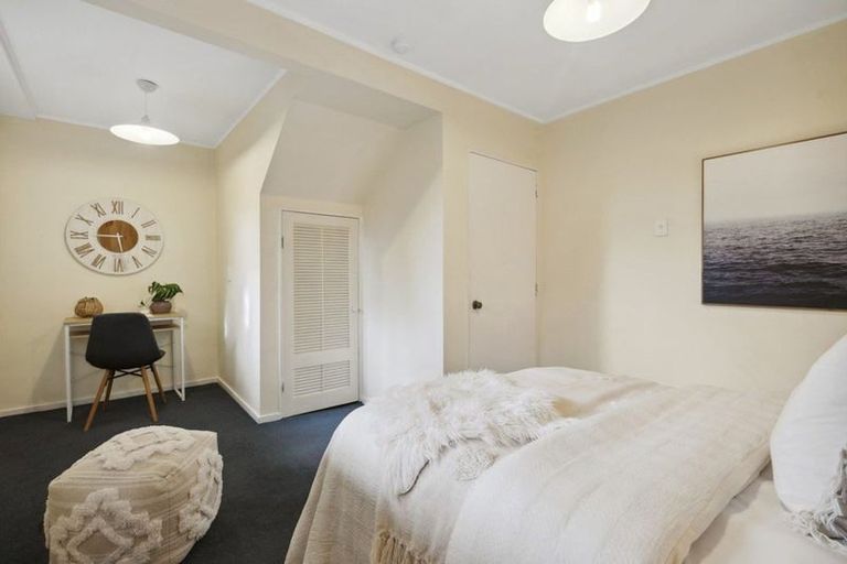 Photo of property in 22 Homewood Crescent, Karori, Wellington, 6012