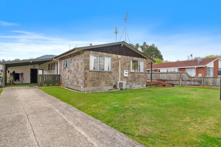 Photo of property in 95 Aquarius Drive, Kawaha Point, Rotorua, 3010