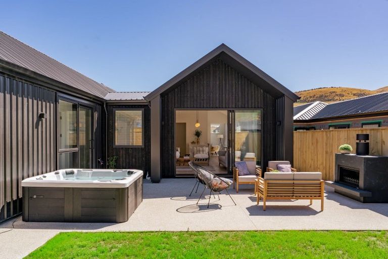 Photo of property in 95 Drysdale Road, Jacks Point, 9371