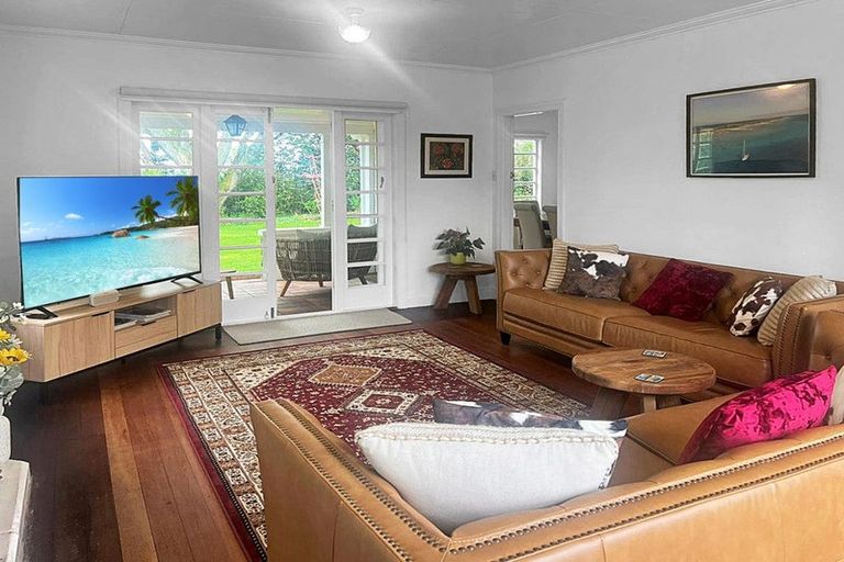 Photo of property in 86 Tawa Road, Kumeu, 0891