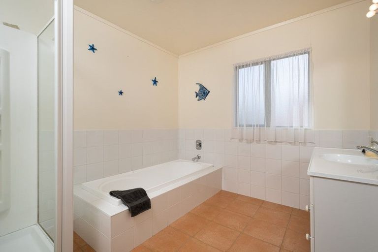 Photo of property in 29 Jubaea Place, Henderson, Auckland, 0610