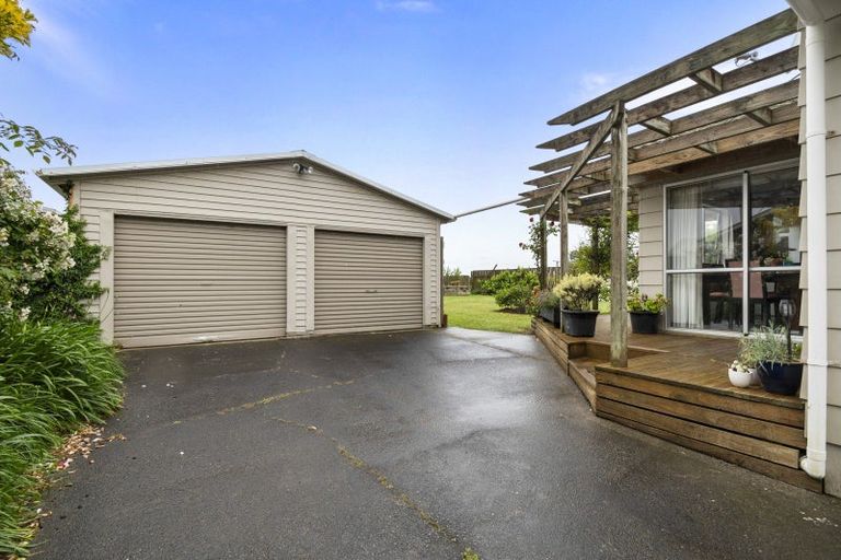 Photo of property in 1960 Parewanui Road, Parewanui, Bulls, 4894