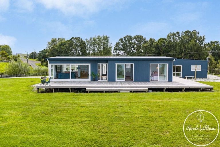 Photo of property in 275 Metcalfe Road, Matakohe, 0593