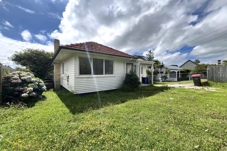 Photo of property in 1/59 Birkdale Road, Birkdale, Auckland, 0626