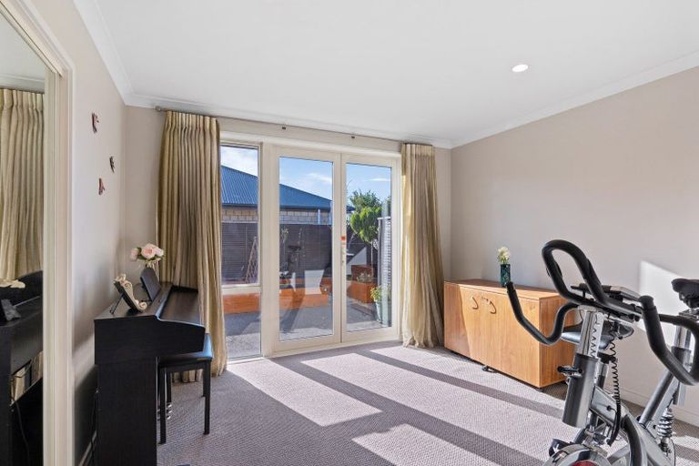 Photo of property in 17 Westpark Drive, Burnside, Christchurch, 8053