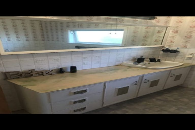 Photo of property in 18 Crownhill Street, Spotswood, New Plymouth, 4310