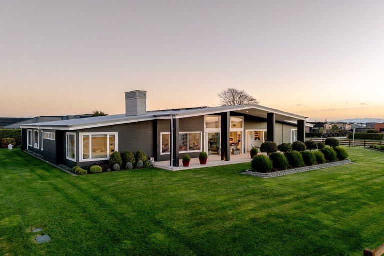 Photo of property in 1 Baxter Michael Crescent, Cambridge, 3434