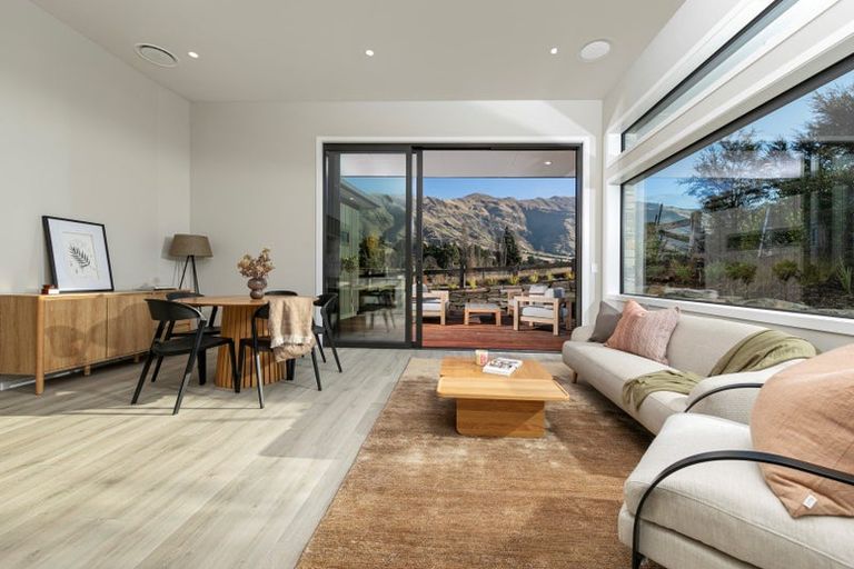 Photo of property in 9 Kamana Rise, Wanaka, 9382