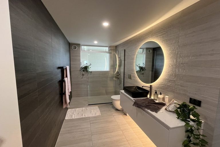 Photo of property in 2/40 Kitchener Road, Milford, Auckland, 0620