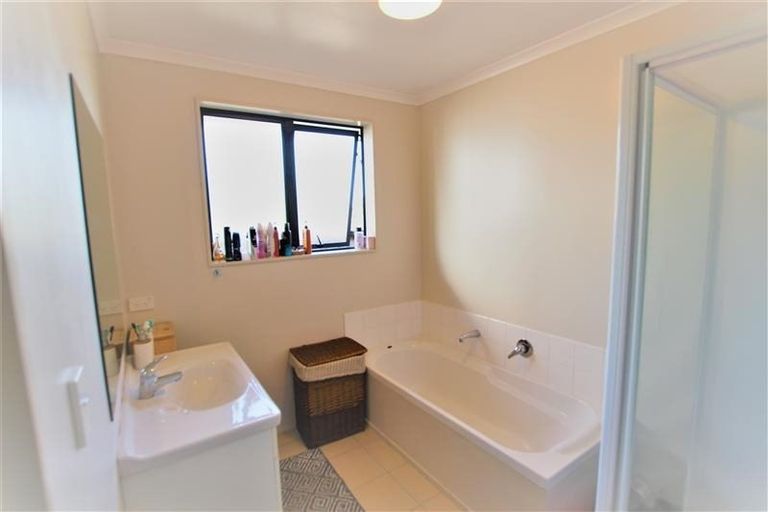 Photo of property in 77 Mountain Road, Mangere Bridge, Auckland, 2022