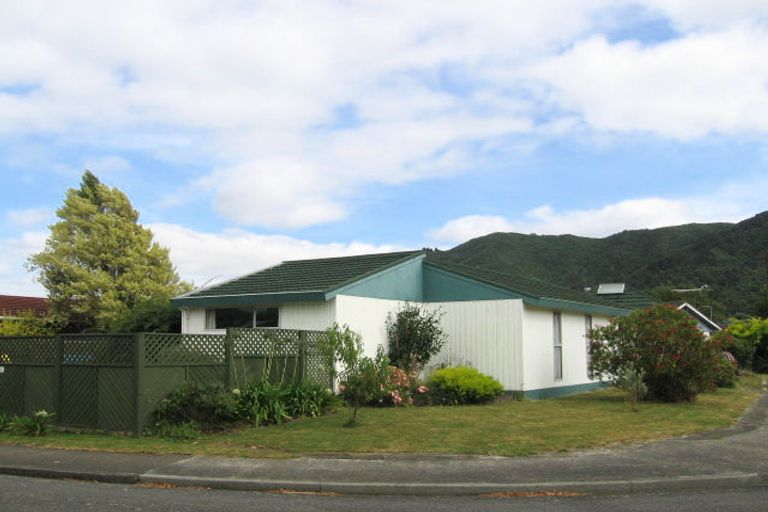 Photo of property in 4 Baltimore Crescent, Totara Park, Upper Hutt, 5018