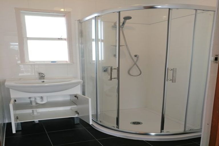 Photo of property in 2/187 Lake Road, Belmont, Auckland, 0622