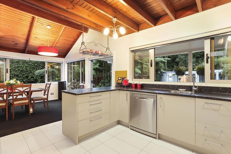 Photo of property in 50 Turanga Road, Henderson Valley, Auckland, 0612