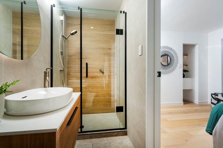 Photo of property in 3b Serrata Place, Browns Bay, Auckland, 0630