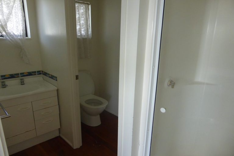 Photo of property in 33 John Dee Crescent, Red Beach, 0932