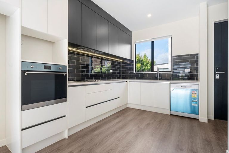 Photo of property in 21b Lumbarda Drive, Kumeu, 0810