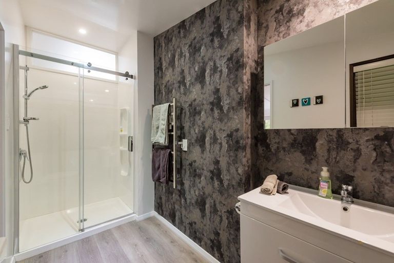 Photo of property in 17 Creswell Street, Opua, 0200