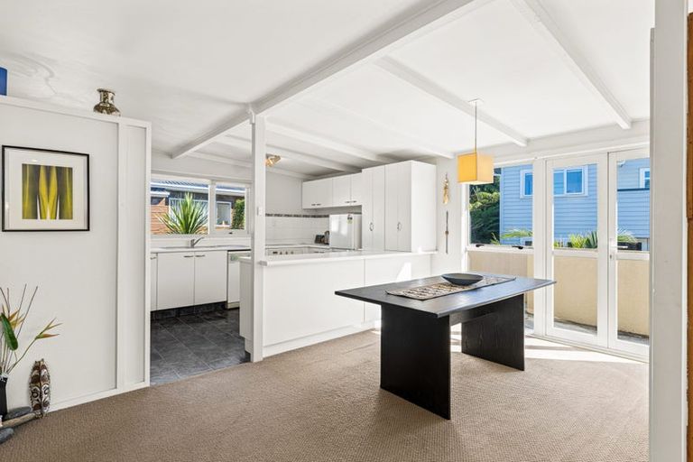 Photo of property in 1/1 Jeanette Place, Mairangi Bay, Auckland, 0630