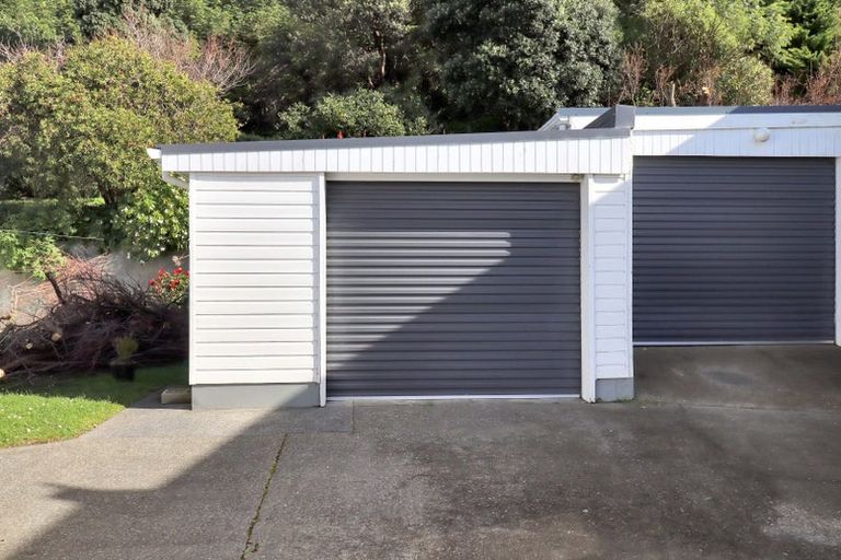 Photo of property in 300 Queens Drive, Lyall Bay, Wellington, 6022