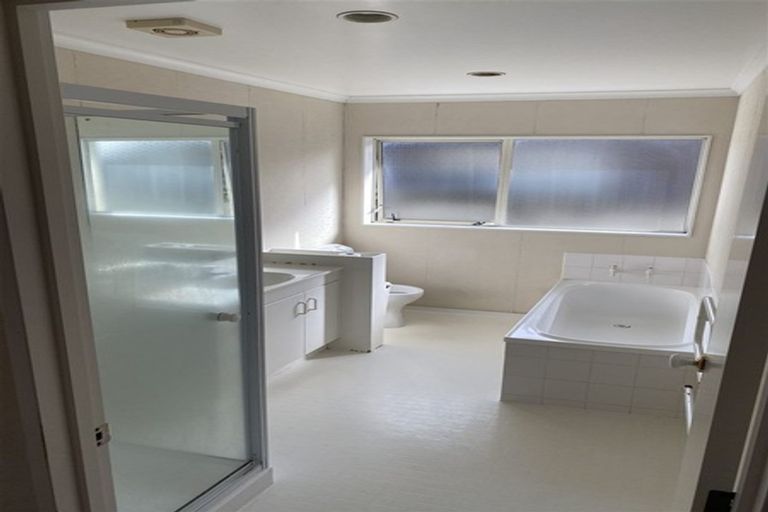 Photo of property in 2/36 West Fairway, Golflands, Auckland, 2013