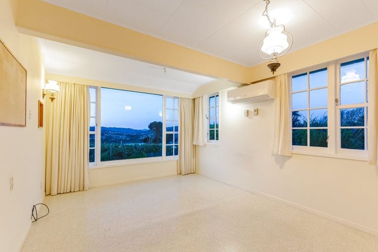 Photo of property in 45 Kahu Road, Paremata, Porirua, 5024