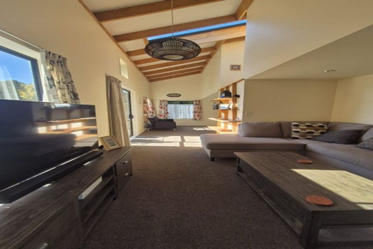 Photo of property in 59 Renown Road, Raumati South, Paraparaumu, 5032