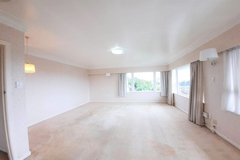 Photo of property in 27 The Crest, Sunnyhills, Auckland, 2010