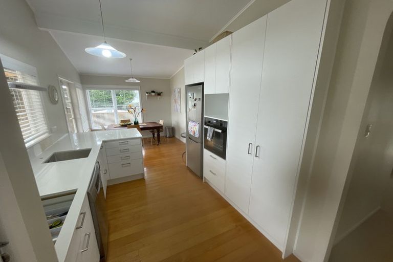 Photo of property in 8 Lantana Road, Green Bay, Auckland, 0604