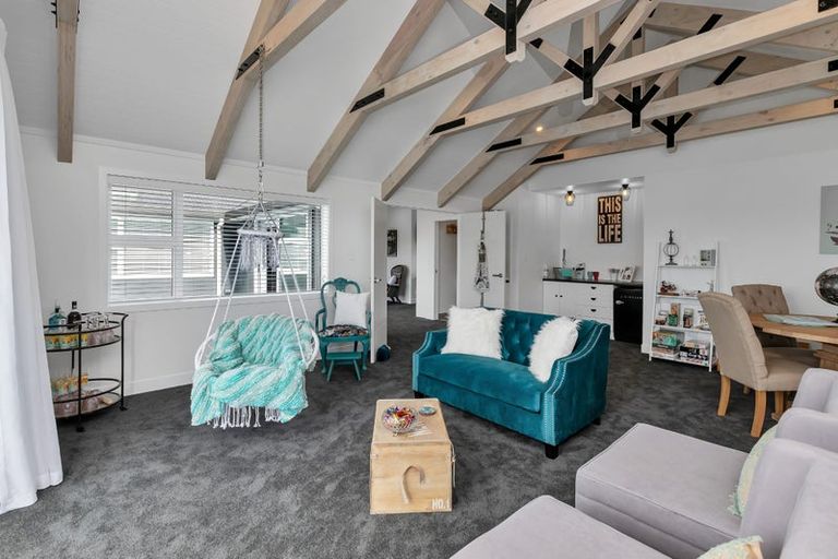 Photo of property in 13 Waitemata Drive, One Tree Point, 0118