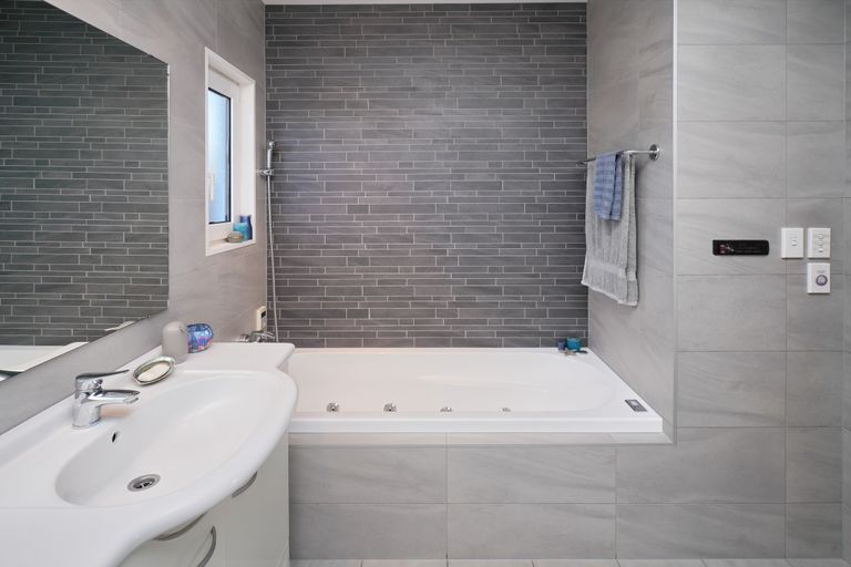 Photo of property in 319 Estuary Road, South New Brighton, Christchurch, 8062