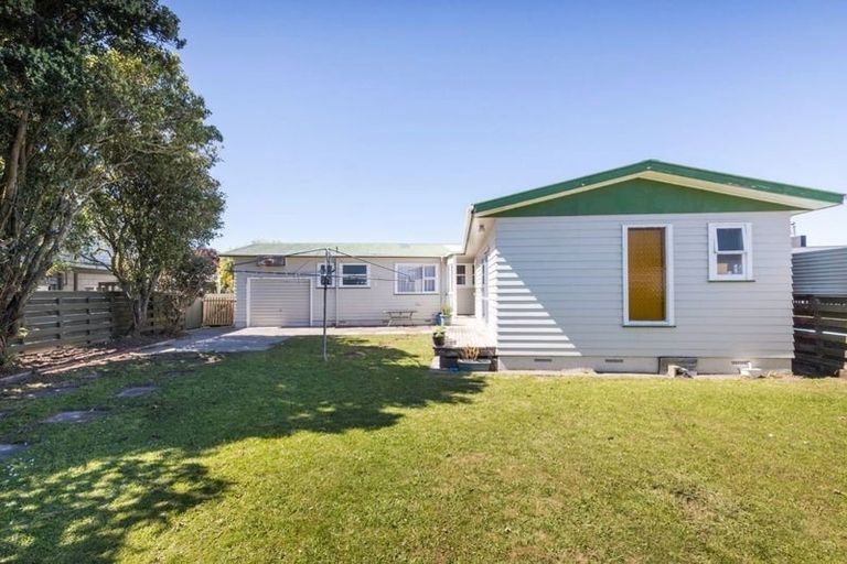 Photo of property in 12 Leslie Avenue, Cloverlea, Palmerston North, 4412