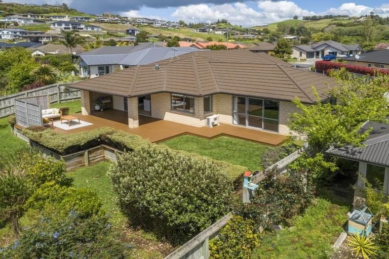 Photo of property in 156 Oteki Park Drive, Welcome Bay, Tauranga, 3112