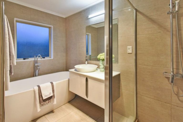 Photo of property in 14 Brosna Place, East Tamaki, Auckland, 2016