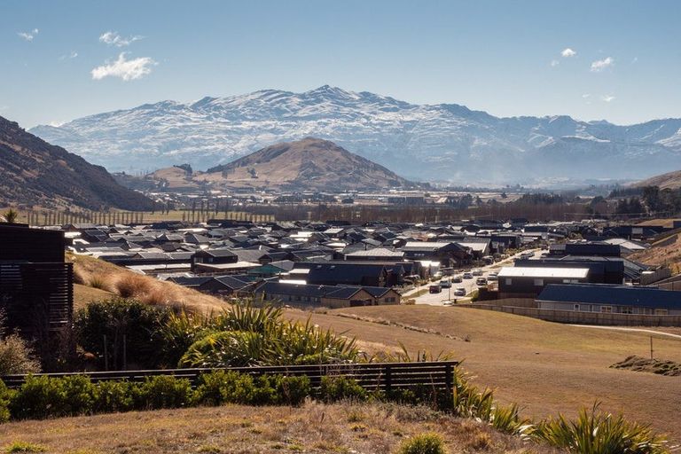 Photo of property in 24 Falconer Rise, Jacks Point, Queenstown, 9371