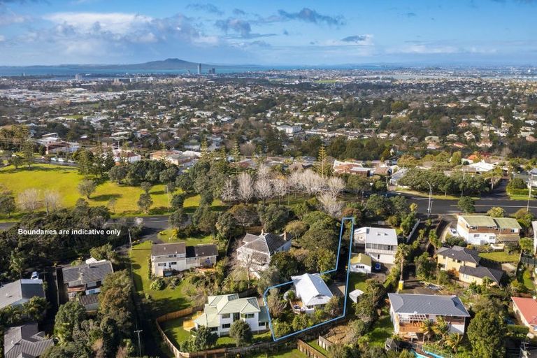 Photo of property in 1/348 Glenfield Road, Glenfield, Auckland, 0629