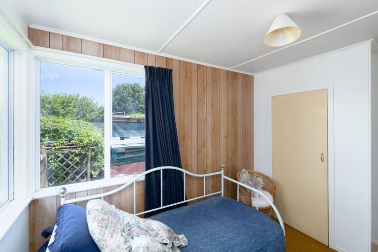 Photo of property in 17 Kairau Road West, Sentry Hill, New Plymouth, 4373