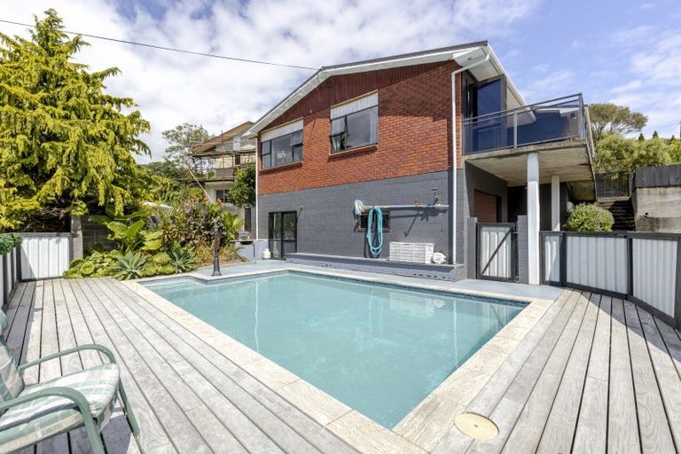 Photo of property in 46 Seaview Road, Marfell, New Plymouth, 4310