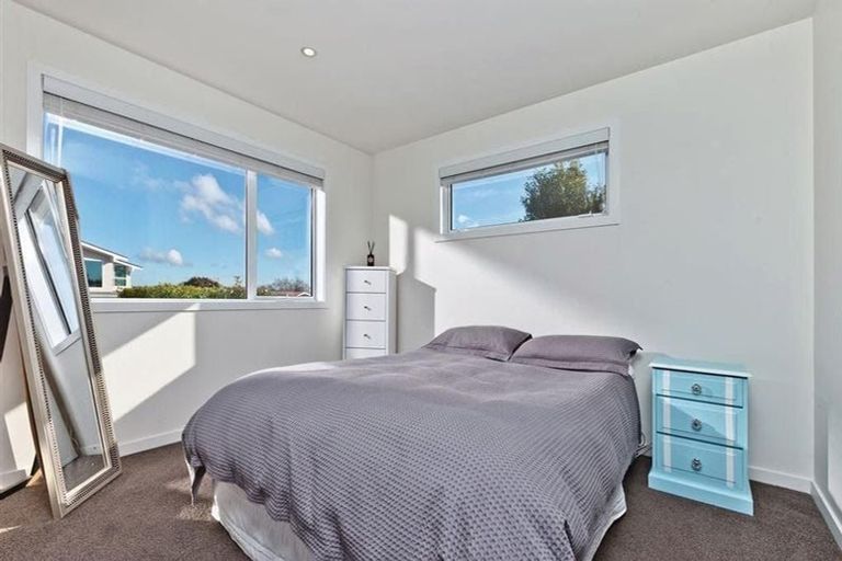 Photo of property in 23 Catalina Crescent, Forrest Hill, Auckland, 0620