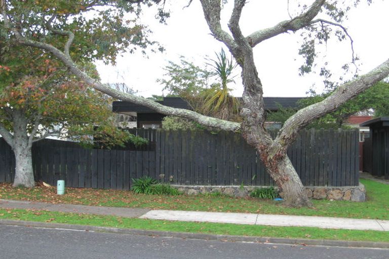 Photo of property in 2/12 Priestley Drive, Bucklands Beach, Auckland, 2014