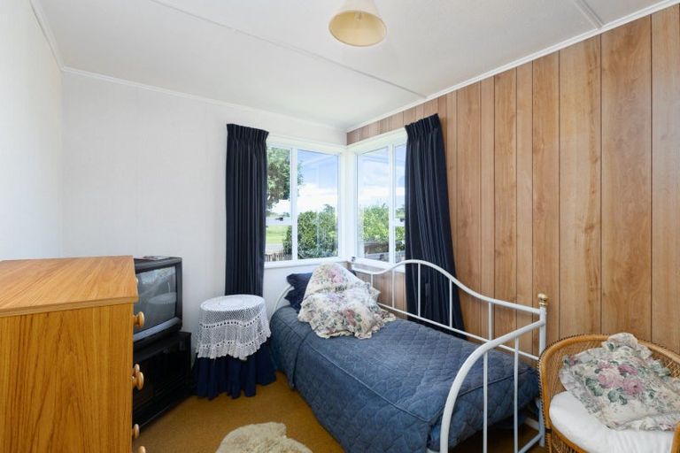 Photo of property in 17 Kairau Road West, Sentry Hill, New Plymouth, 4373