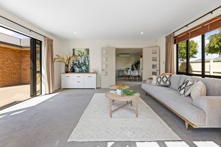 Photo of property in 15 Coolspring Way, Redwood, Christchurch, 8051