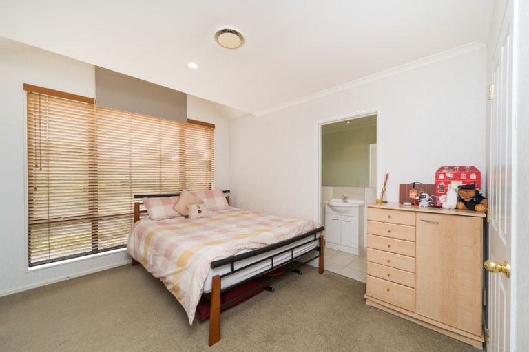 Photo of property in 54 Cashmere Drive, Fitzherbert, Palmerston North, 4410