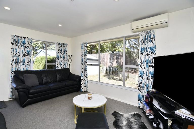 Photo of property in 2/122a Hay Street, Bromley, Christchurch, 8062