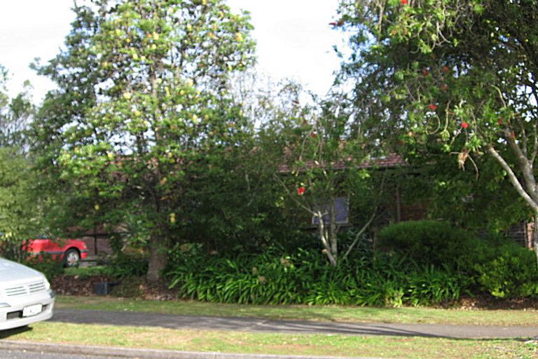 Photo of property in 16 Jillteresa Crescent, Half Moon Bay, Auckland, 2012