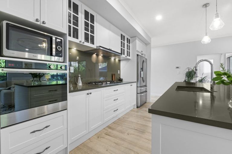 Photo of property in 16 Syd Grant Crescent, Orewa, 0931