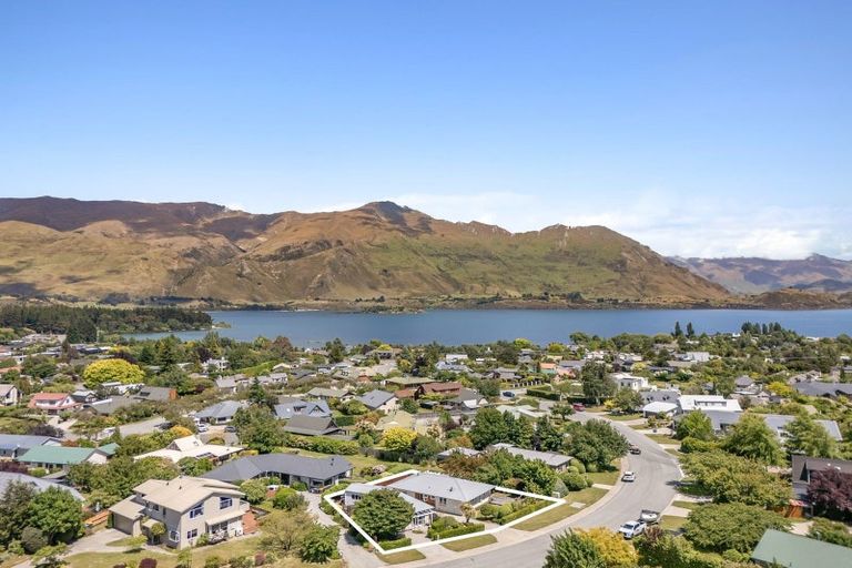 Photo of property in 105 Hunter Crescent, Wanaka, 9305